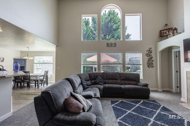 890 N Oxwich Ave, Meridian, ID 83642