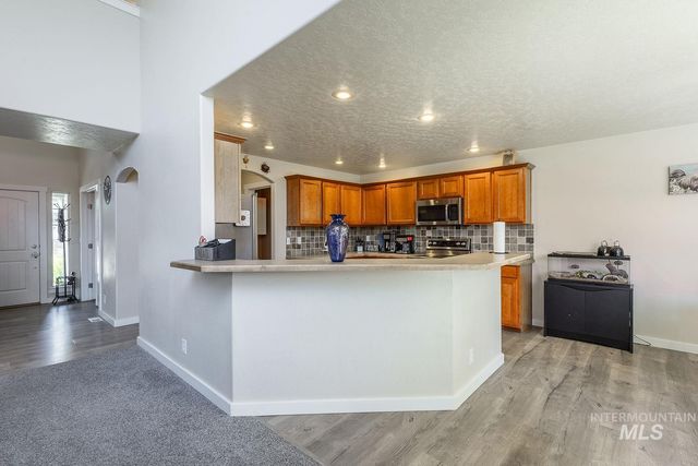 890 N Oxwich Ave, Meridian, ID 83642