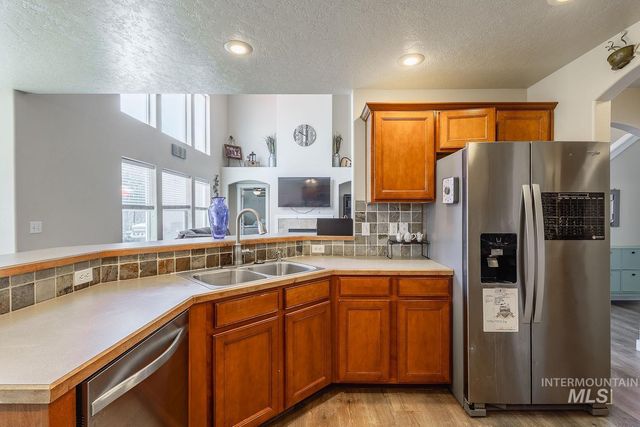 890 N Oxwich Ave, Meridian, ID 83642