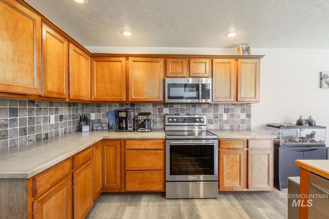 890 N Oxwich Ave, Meridian, ID 83642