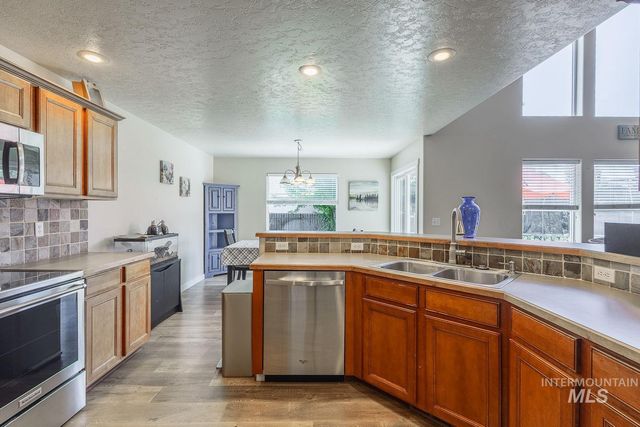890 N Oxwich Ave, Meridian, ID 83642