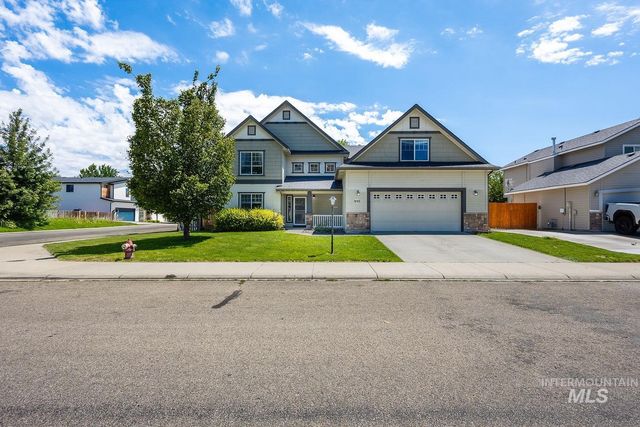 890 N Oxwich Ave, Meridian, ID 83642
