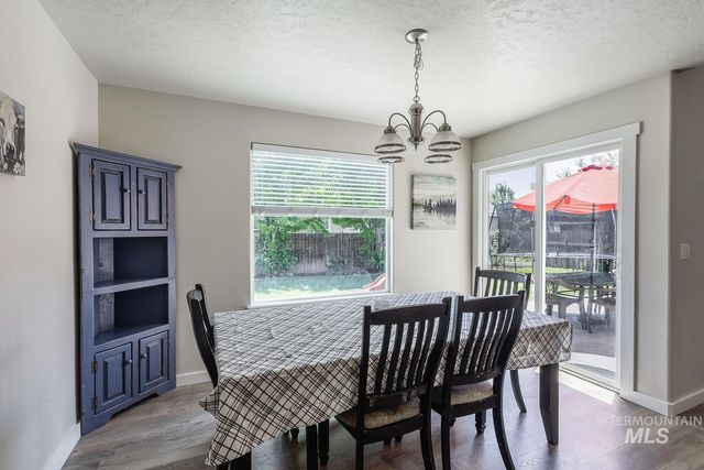 890 N Oxwich Ave, Meridian, ID 83642