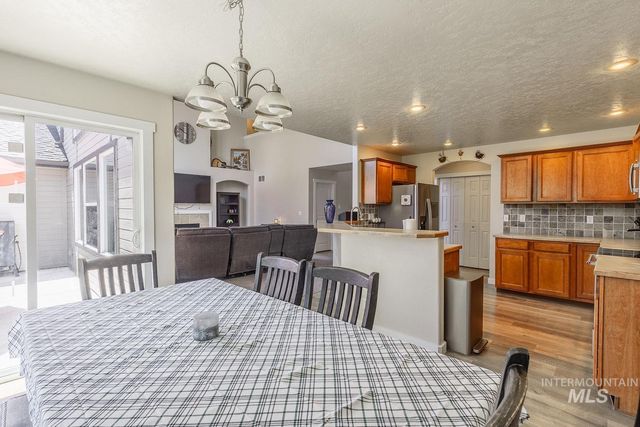 890 N Oxwich Ave, Meridian, ID 83642