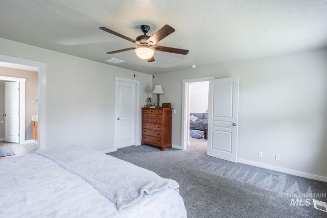 890 N Oxwich Ave, Meridian, ID 83642