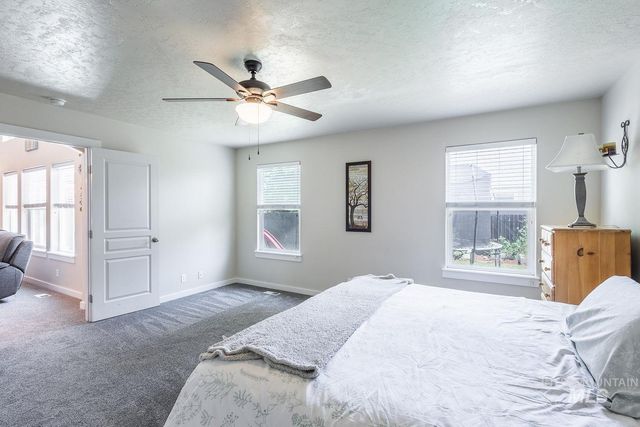 890 N Oxwich Ave, Meridian, ID 83642