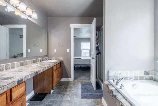 890 N Oxwich Ave, Meridian, ID 83642