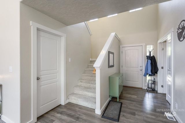 890 N Oxwich Ave, Meridian, ID 83642