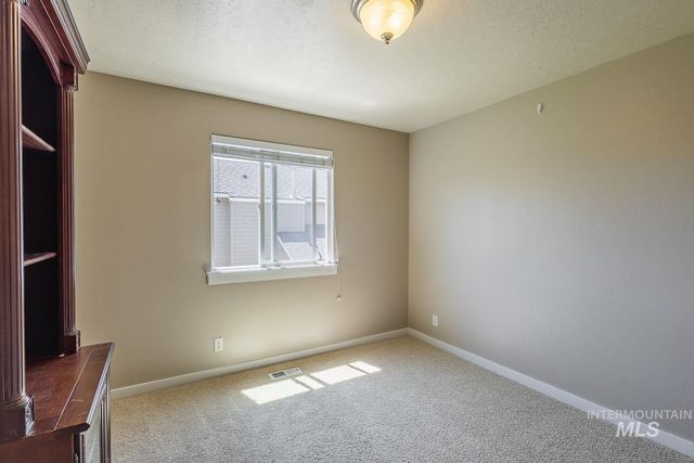 890 N Oxwich Ave, Meridian, ID 83642