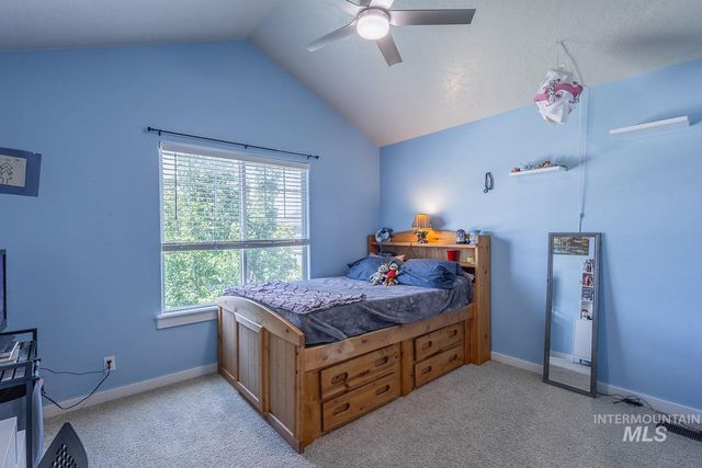 890 N Oxwich Ave, Meridian, ID 83642