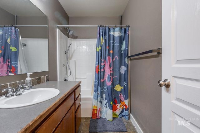 890 N Oxwich Ave, Meridian, ID 83642