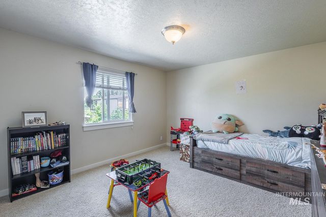 890 N Oxwich Ave, Meridian, ID 83642