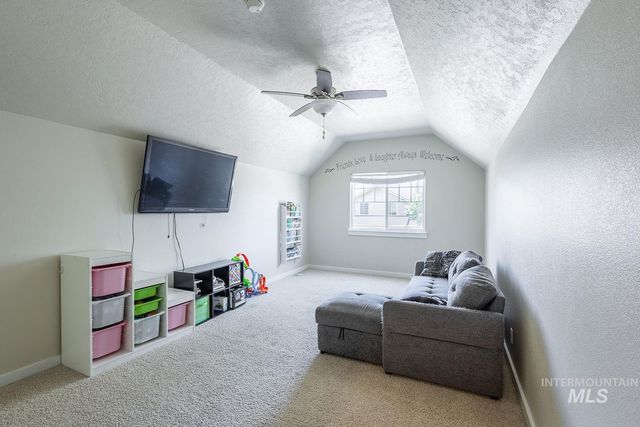 890 N Oxwich Ave, Meridian, ID 83642
