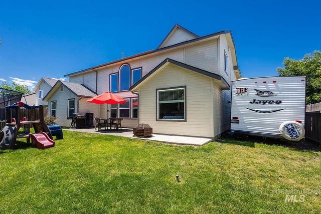 890 N Oxwich Ave, Meridian, ID 83642