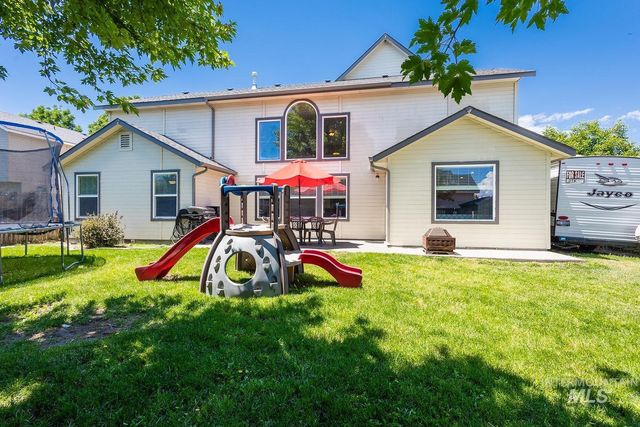 890 N Oxwich Ave, Meridian, ID 83642