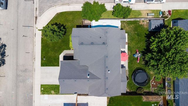 890 N Oxwich Ave, Meridian, ID 83642