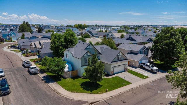 890 N Oxwich Ave, Meridian, ID 83642