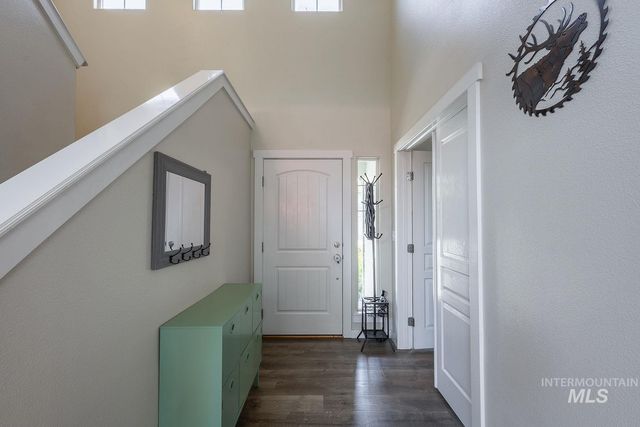 890 N Oxwich Ave, Meridian, ID 83642