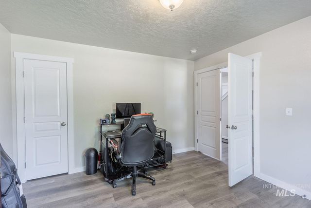 890 N Oxwich Ave, Meridian, ID 83642