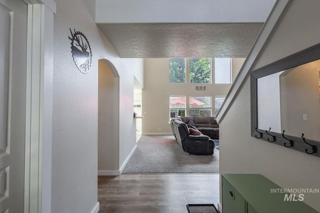 890 N Oxwich Ave, Meridian, ID 83642