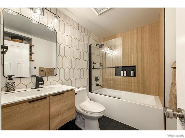 2277 Spinnaker Circle, Longmont, CO 80503
