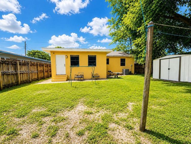 2160 NW 98th St, Miami, FL 33147