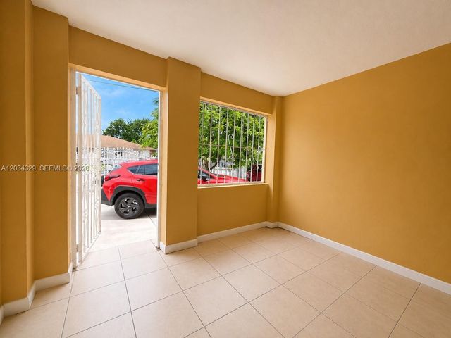 2160 NW 98th St, Miami, FL 33147