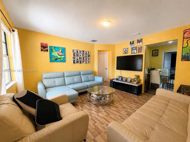 2160 NW 98th St, Miami, FL 33147