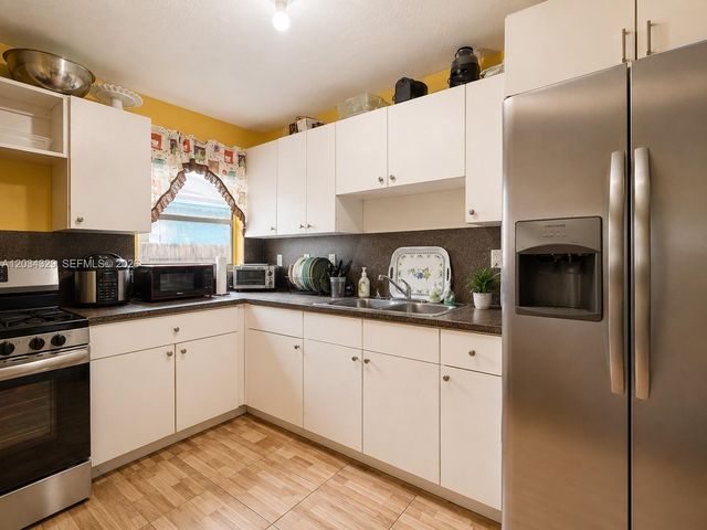 2160 NW 98th St, Miami, FL 33147