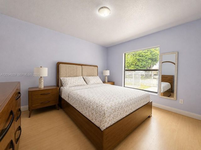 2160 NW 98th St, Miami, FL 33147