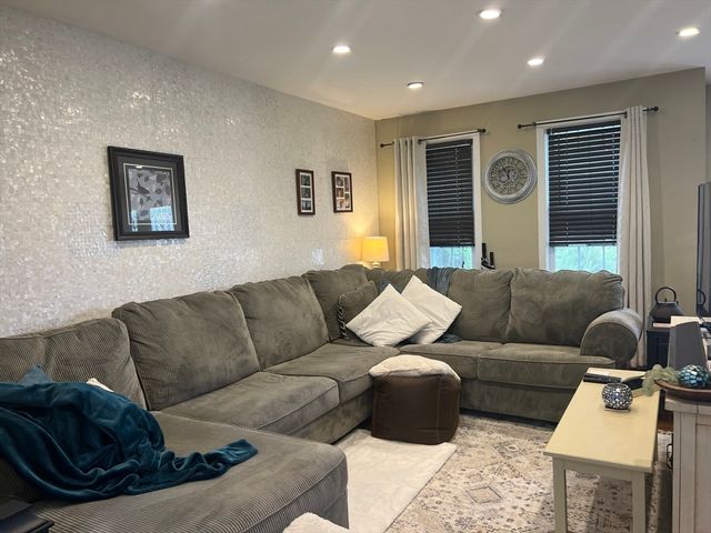 609 Detroit St, Fall River, MA 02721