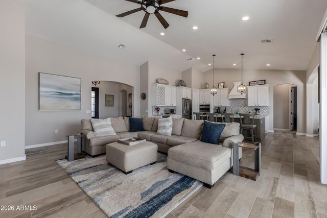 8981 W GARNET MOUNTAIN Drive, Casa Grande, AZ 85194