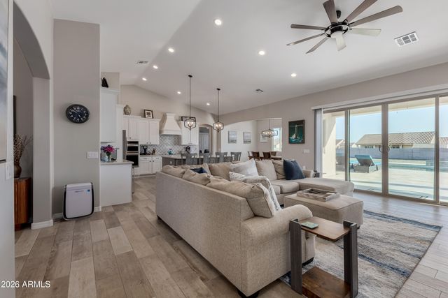 8981 W GARNET MOUNTAIN Drive, Casa Grande, AZ 85194