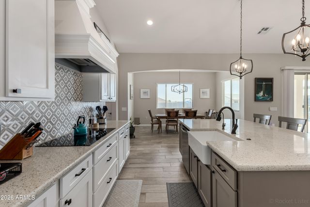 8981 W GARNET MOUNTAIN Drive, Casa Grande, AZ 85194