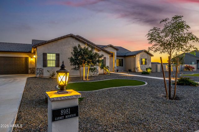 8981 W GARNET MOUNTAIN Drive, Casa Grande, AZ 85194