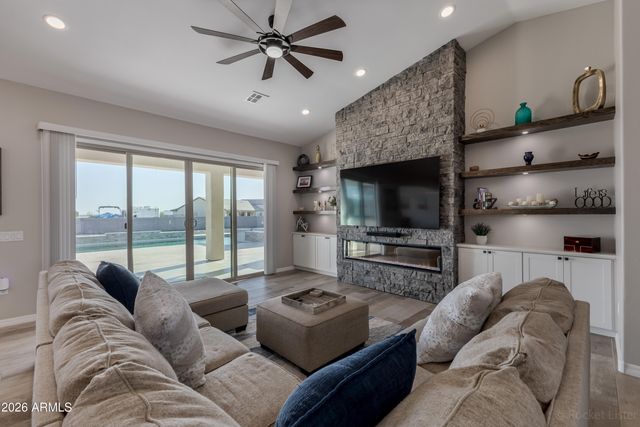 8981 W GARNET MOUNTAIN Drive, Casa Grande, AZ 85194