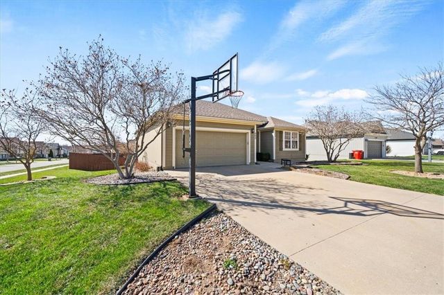 803 NW Redbud Drive, Grain Valley, MO 64029