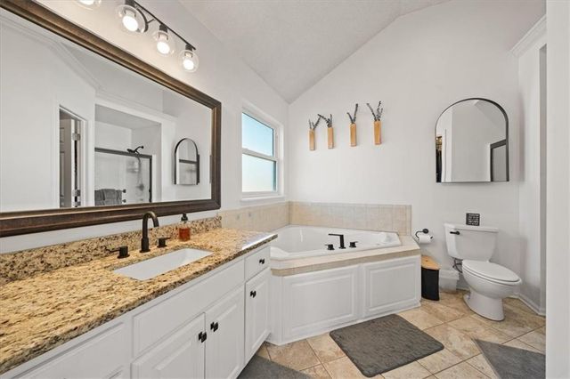 803 NW Redbud Drive, Grain Valley, MO 64029