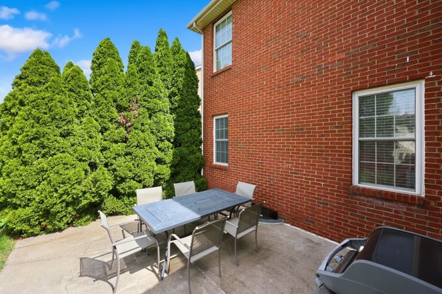 656 Emmett Creek Lane, Lexington, KY 40515