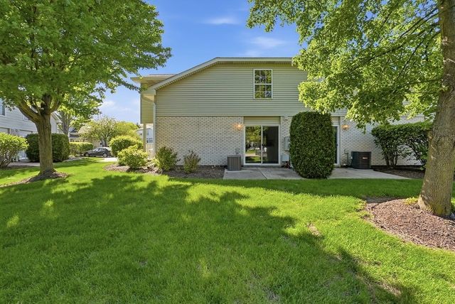 1332 Sugar Court, Naperville, IL 60563