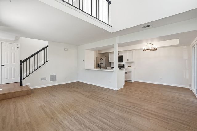 1332 Sugar Court, Naperville, IL 60563