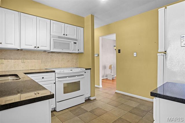 1334 Pinetree Lane, St Louis, MO 63119