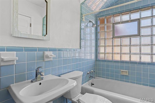 1334 Pinetree Lane, St Louis, MO 63119