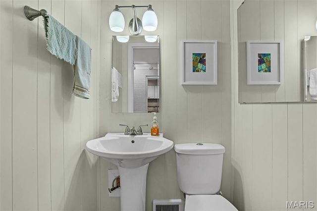 1334 Pinetree Lane, St Louis, MO 63119