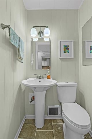 1334 Pinetree Lane, St Louis, MO 63119