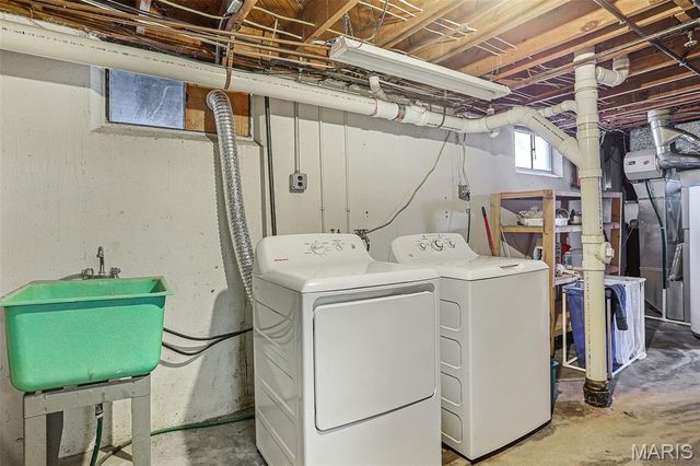 1334 Pinetree Lane, St Louis, MO 63119