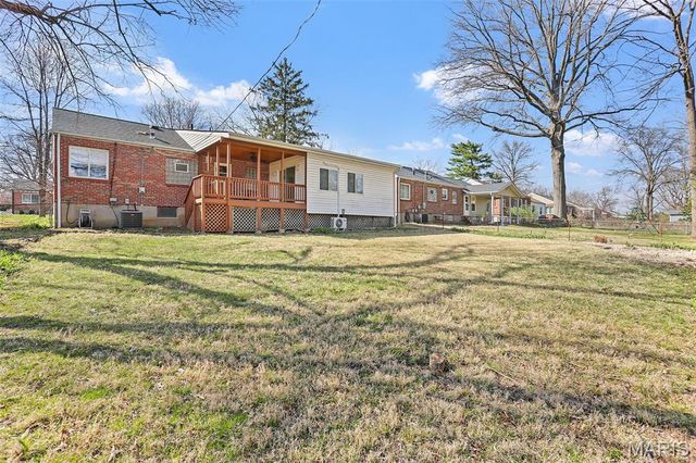 1334 Pinetree Lane, St Louis, MO 63119