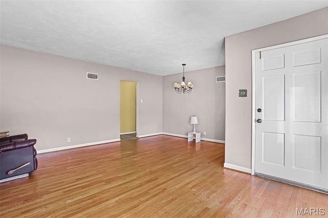 1334 Pinetree Lane, St Louis, MO 63119