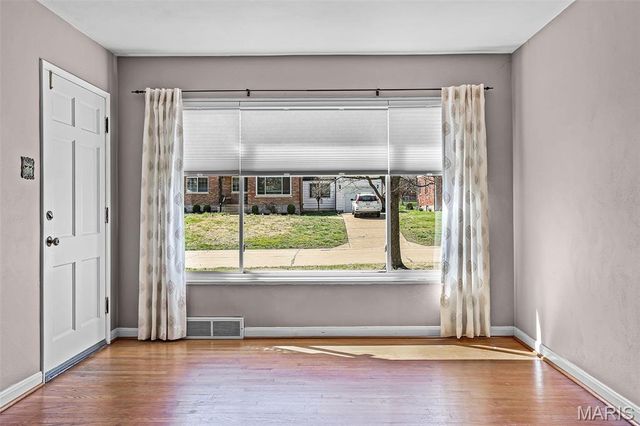 1334 Pinetree Lane, St Louis, MO 63119