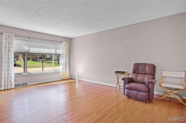 1334 Pinetree Lane, St Louis, MO 63119